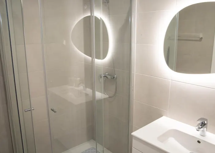 Varanda Da Muralha - By Sch Daire